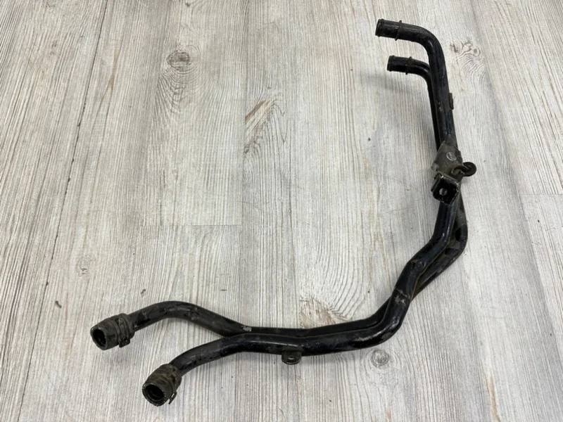 Трубопровод системы охлаждения VW Touareg 2003-2010 7L