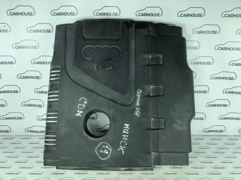 Крышка двигателя декоративная Audi A4 B8