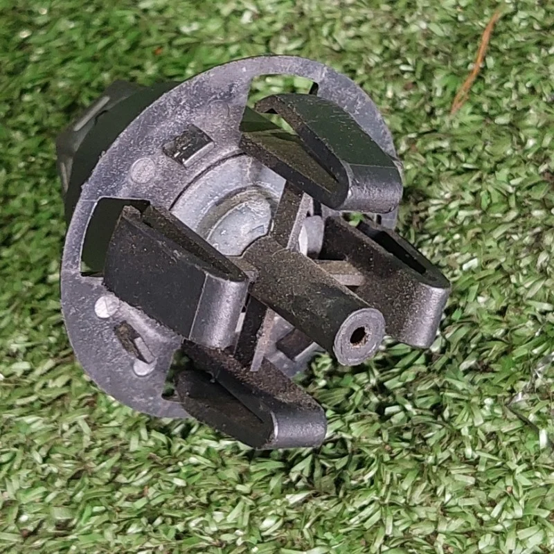 Регулятор капота BMW F30