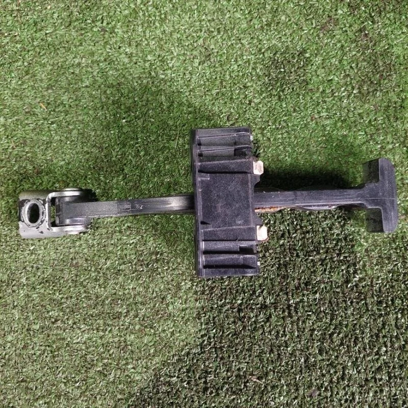 Ограничитель двери BMW F10