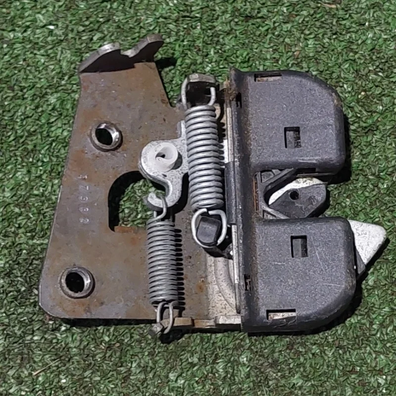 Замок сидения BMW E90