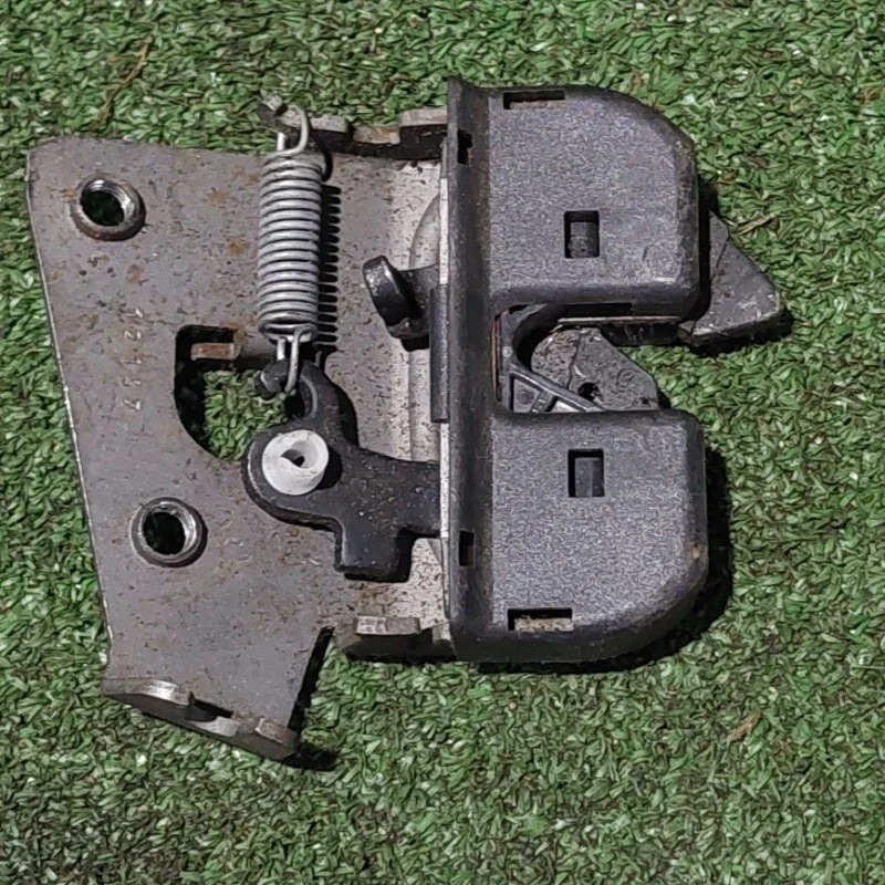 Замок сидения BMW E90