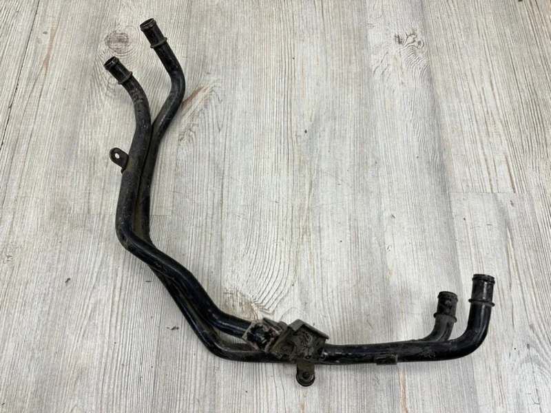 Трубопровод системы охлаждения VW Touareg 2003-2010 7L
