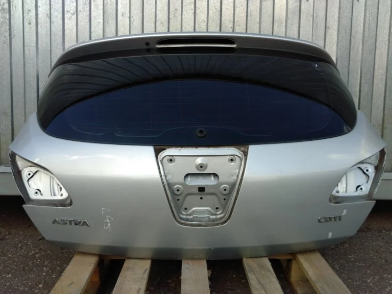 Дверь багажника задняя Opel Astra J 2010