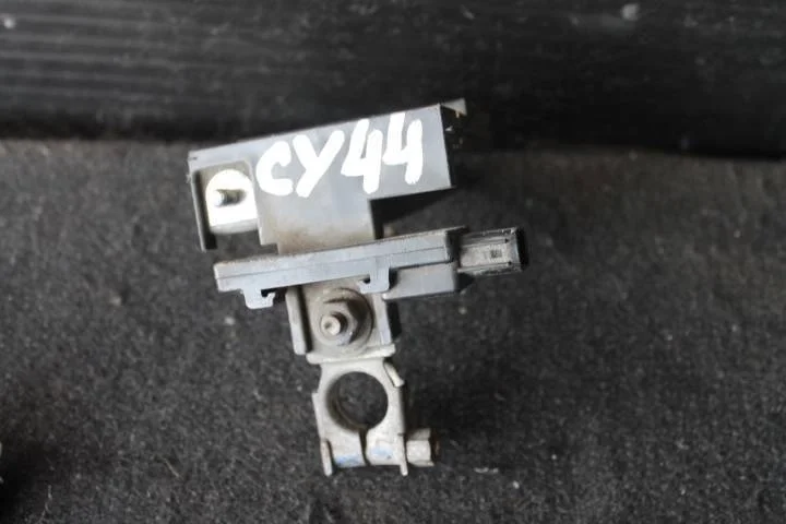 Б.у. клемма аккумулятора MITSUBISHI LANCER CY4A MITSUBISHI LANCER CY4A