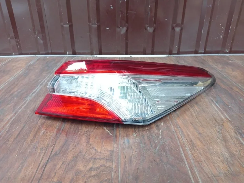 Фонарь Toyota Camry 2018-2021 70
