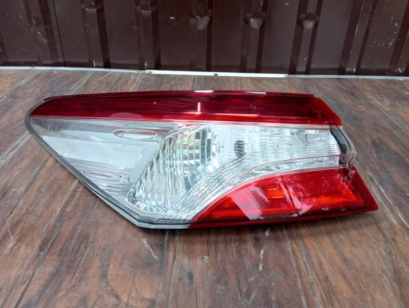 Фонарь Toyota Camry 2018-2021 70