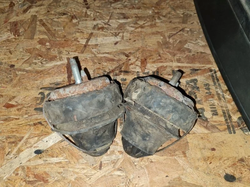 Опора двс Volvo