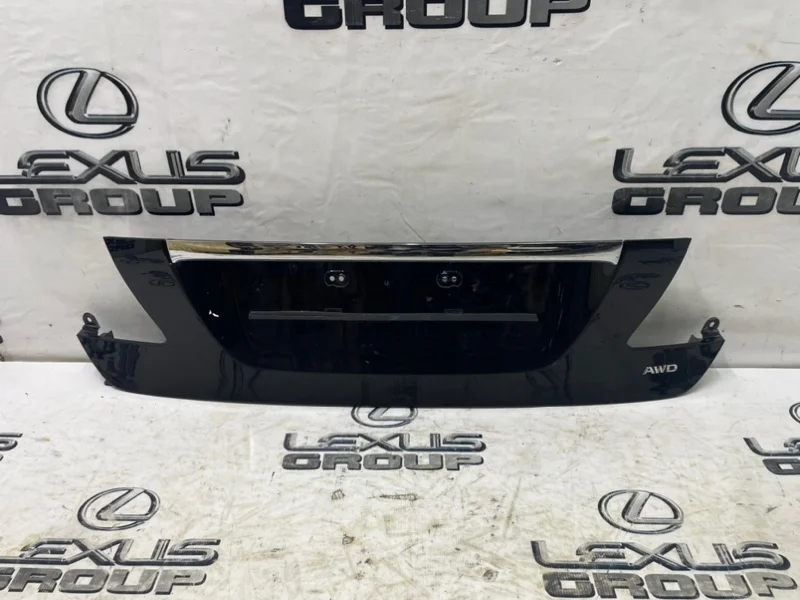 Накладка крышки багажника задняя Lexus Ls460L