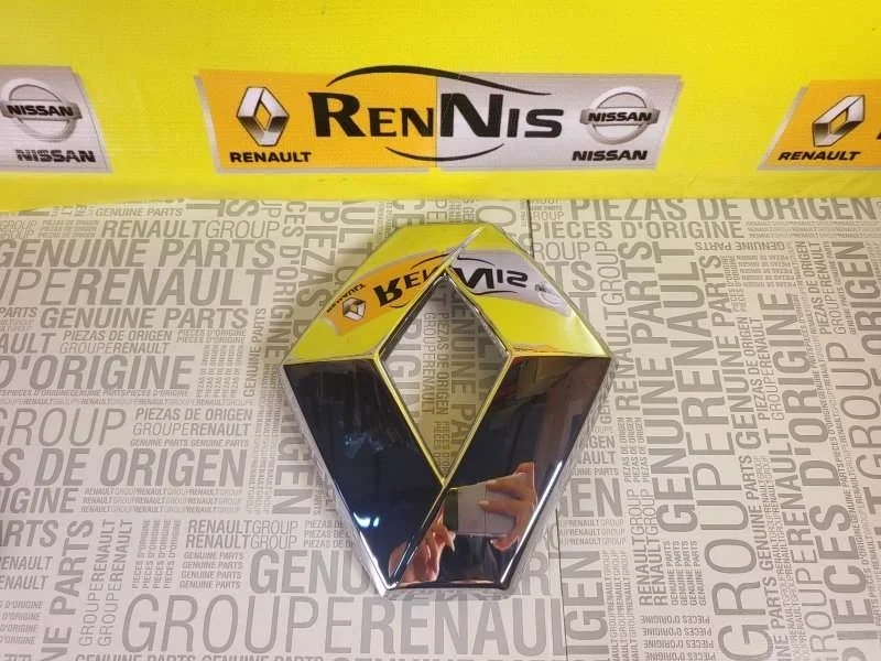 Эмблема решетки Renault Duster 2015