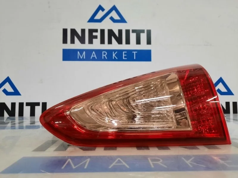 Фонарь в крышку багажника задний правый Infiniti