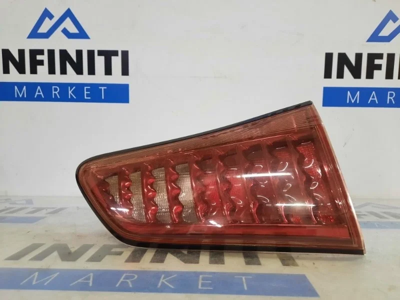 Фонарь в крышку багажника задний левый Infiniti