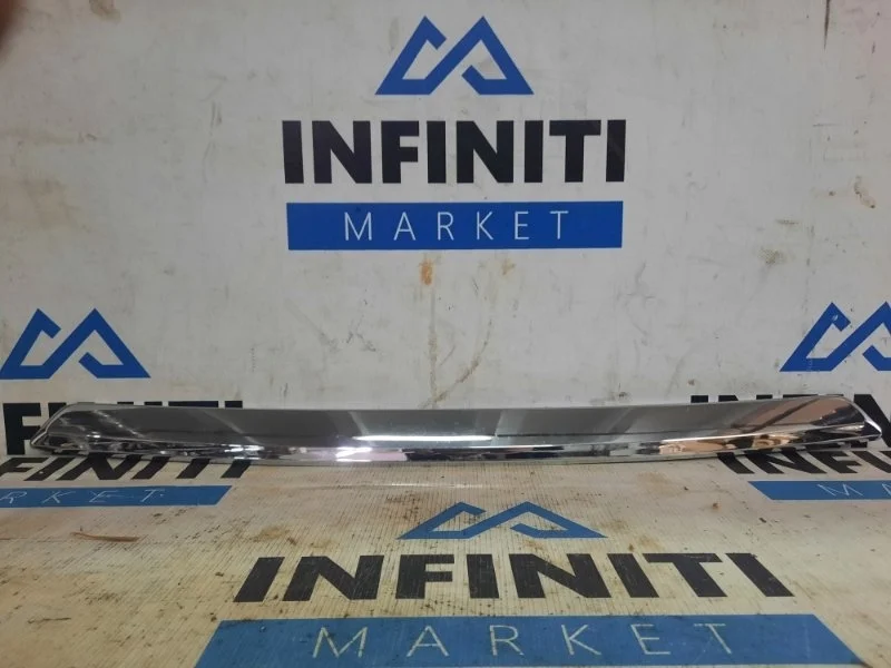 Молдинг крышки багажника нижний задний Infiniti