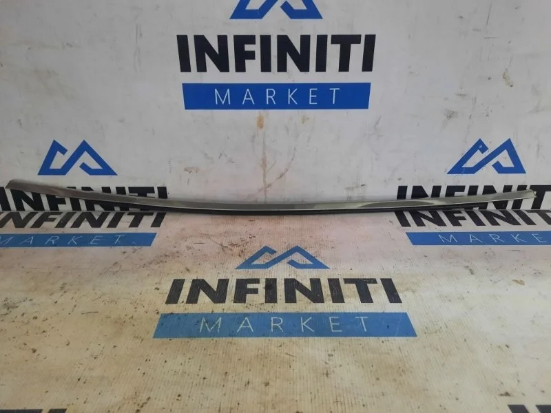 Молдинг двери центральный задний правый Infiniti