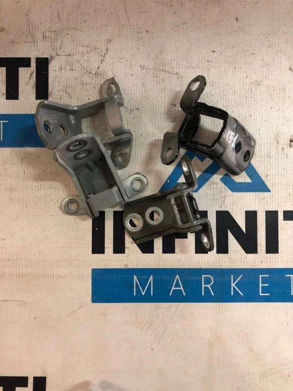 Петля двери нижняя передняя правая Infiniti M37