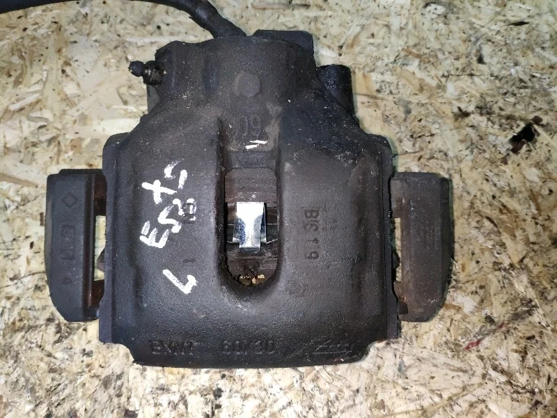 Суппорт тормозной BMW X5 4.4i E53