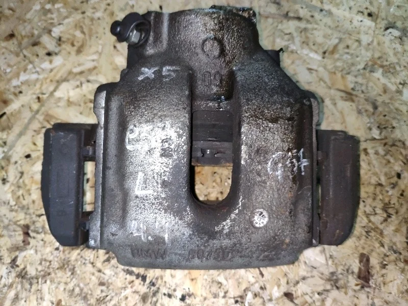 Суппорт тормозной BMW X5 4.4i 2004 E53