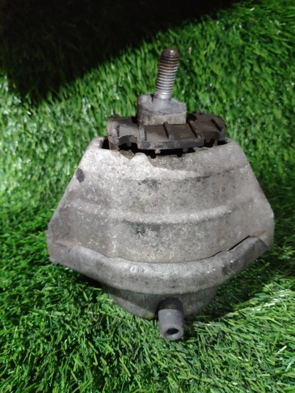 Подушка двигателя BMW 520D E60