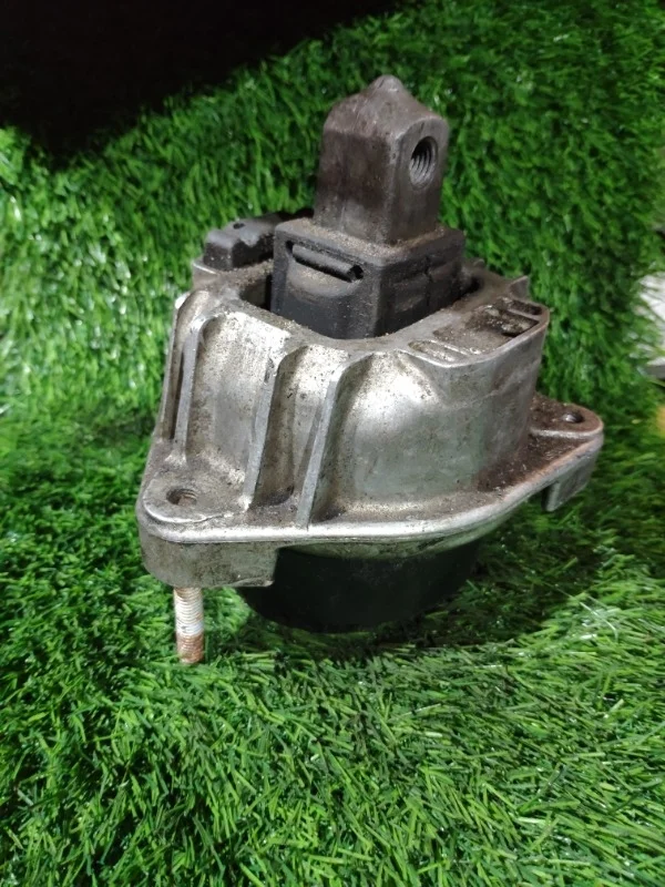 Подушка двигателя BMW 550iX F10