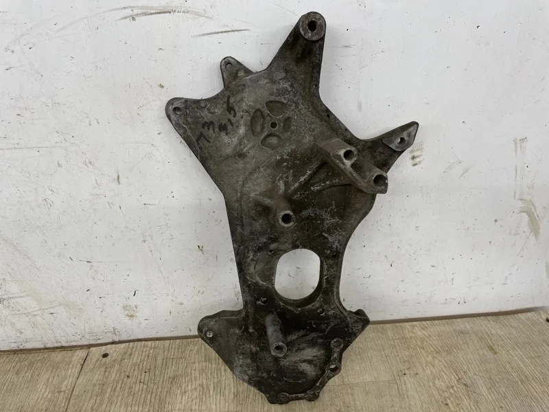 Кронштейн MITSUBISHI PAJERO 4, MONTERO 2000 2001 2002 2003 2004 2005 2006 2007 2008 2009 2010 2011 2012 2013 2014 2015 2016 2017 2018 2019 2020 V87W, V88V, V88W, V93W, V97W, V98V, V98W