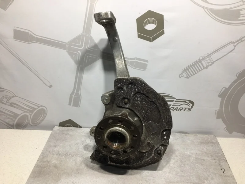 Поворотный кулак передний правый Mercedes W205