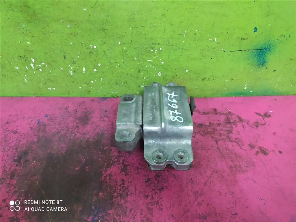 Подушка КПП VW Passat B6 B7 CC 1,8 1,9 3C0199555P