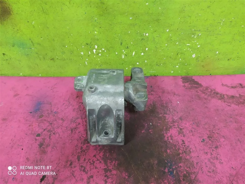 Подушка двигателя Audi TT A3 Golf 1,8 1J0199262CL