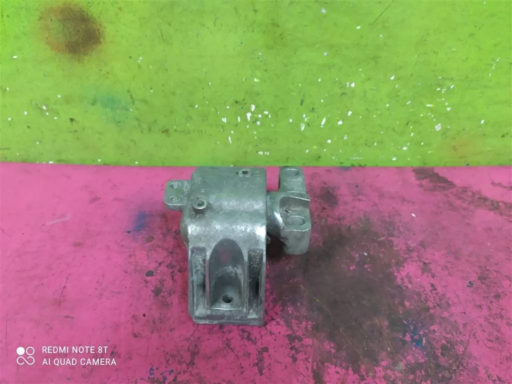 Подушка двигателя Audi TT A3 Golf 1,8 1J0199262CL