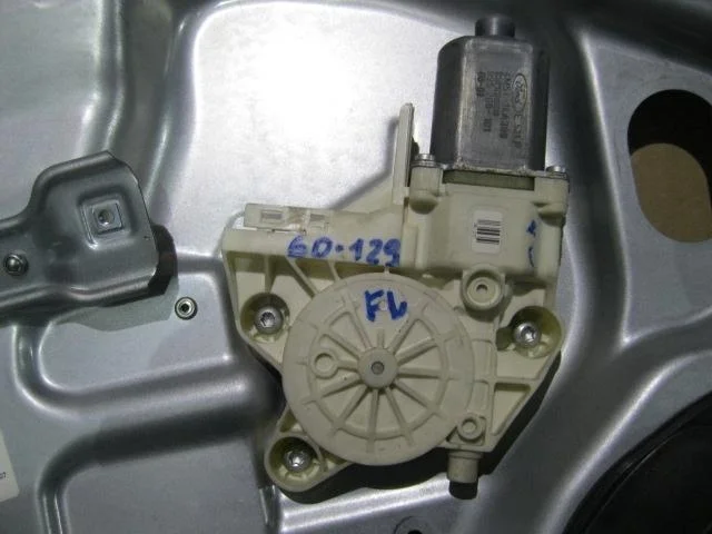 Мотор стеклоподъемника передний левый Ford Focus II 2008-2011