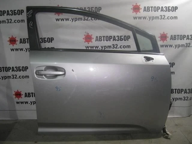 Стекло двери передней правой Toyota Avensis III 2009-2011