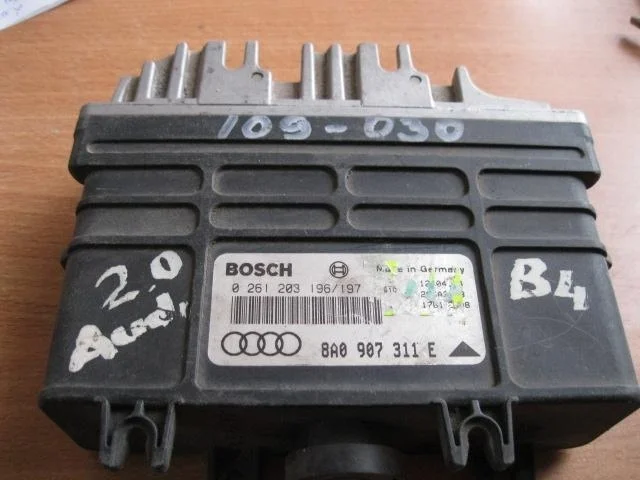 Блок управления двигателем Audi 80 /90 (B4) 1991-1994