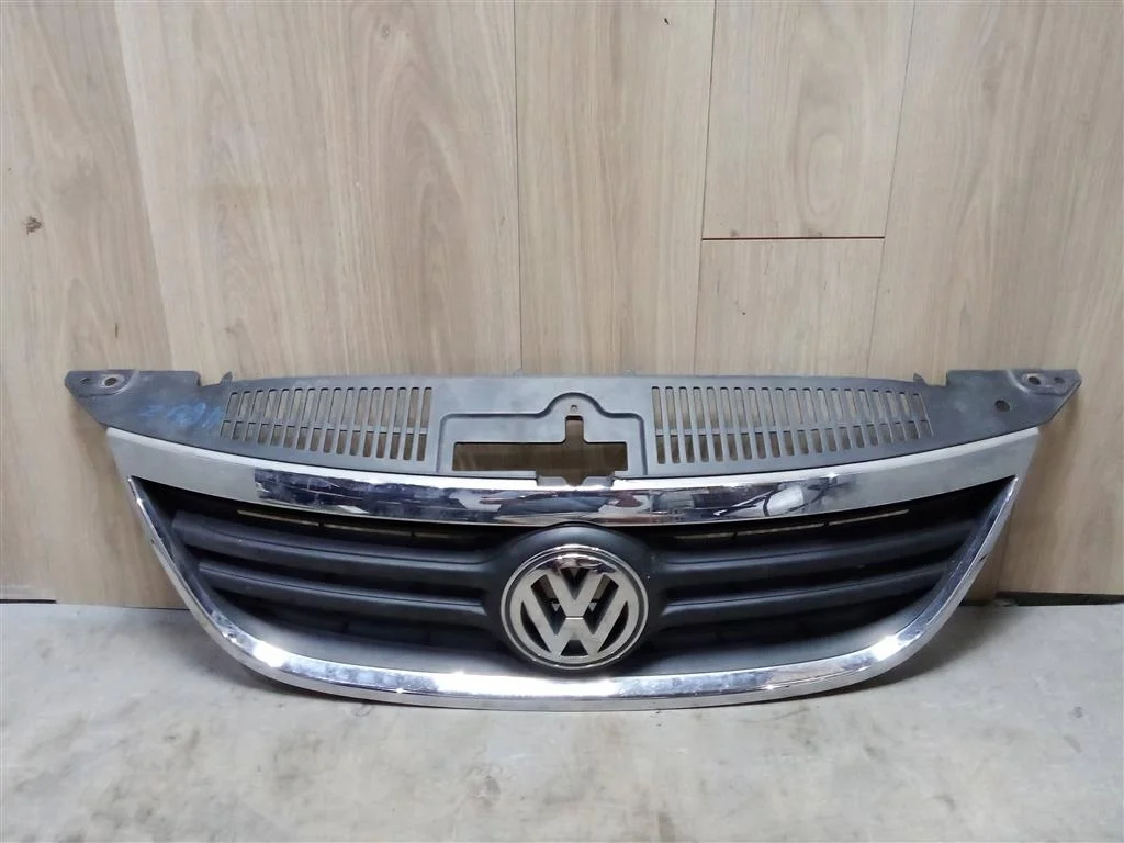 Решетка радиатора VW Tiguan 2007-2011