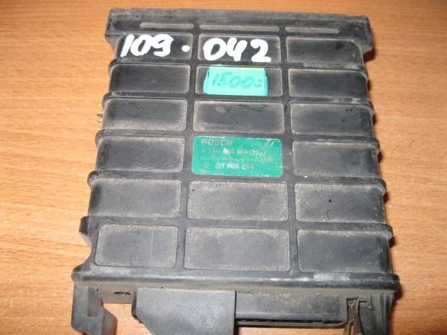 Блок управления двигателем VW Passat (B3) 1988-1993