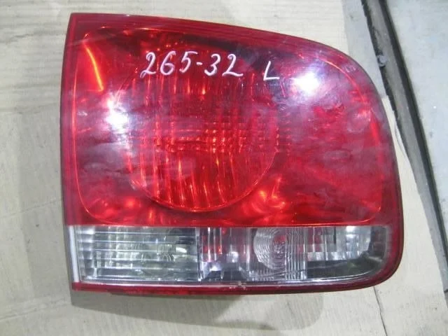 Фонарь задний внутренний левый VW Touareg 2002-2010