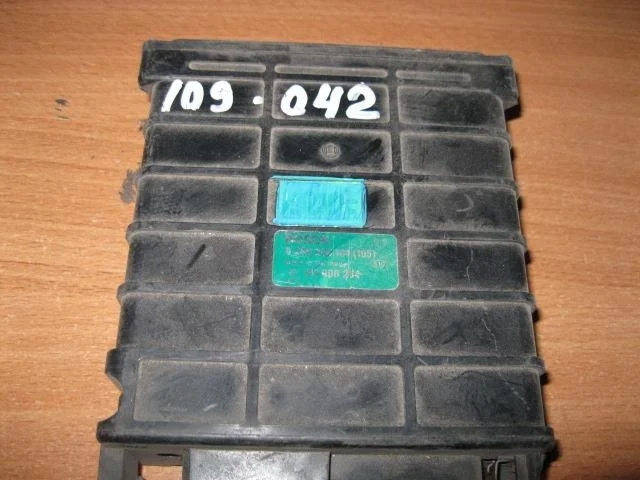 Блок управления двигателем Audi 80 /90 (B3) 1986-1991