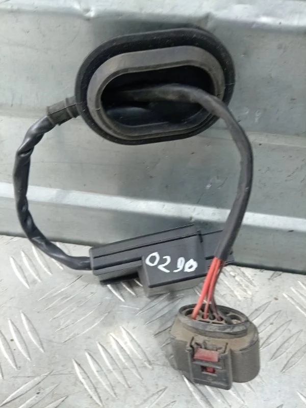 Блок управления топливным насосом Skoda Yetti 2009-2014 1K0906093 5L 1.2