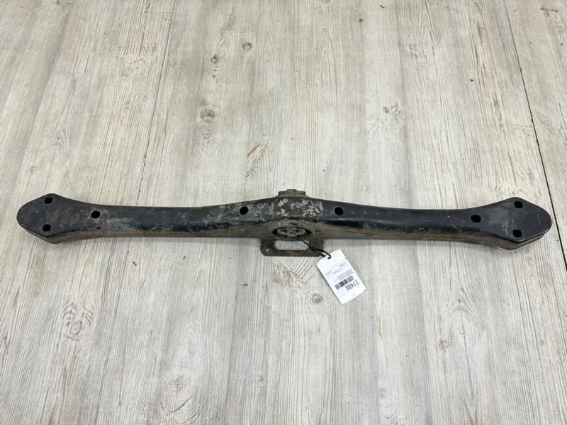 Балка крепления раздатки VW Touareg 2003-2010 7L