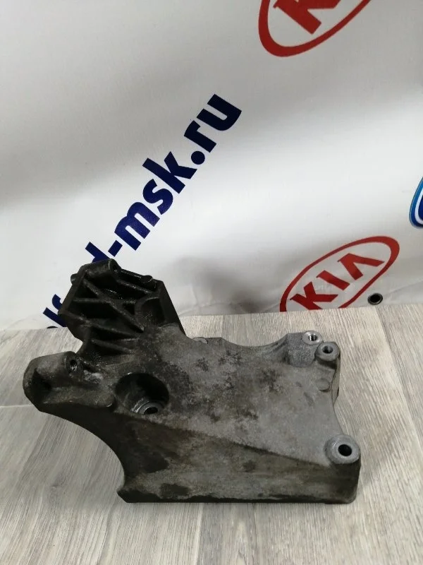 Кронштейн компрессора кондиционера FORD FOCUS 2 2006 СЕДАН