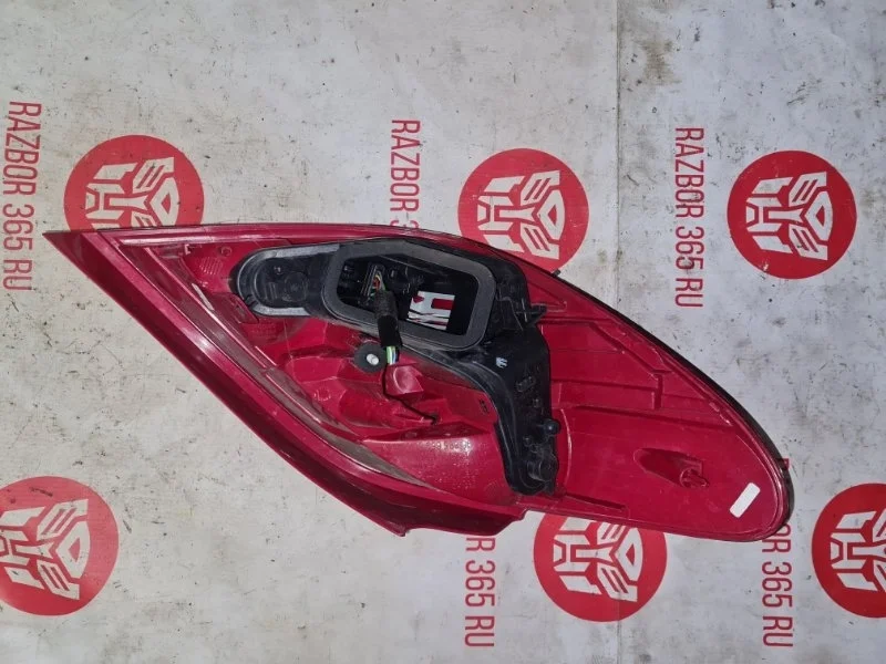 Фонарь Peugeot 207 2011 хетчебек