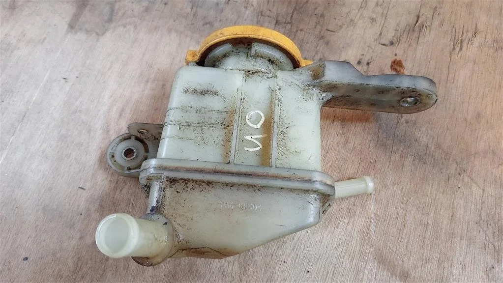 Б.у. бачок гидроусилителя SUBARU LEGACY/ OUTBACK B13 SUBARU LEGACY/ OUTBACK B13