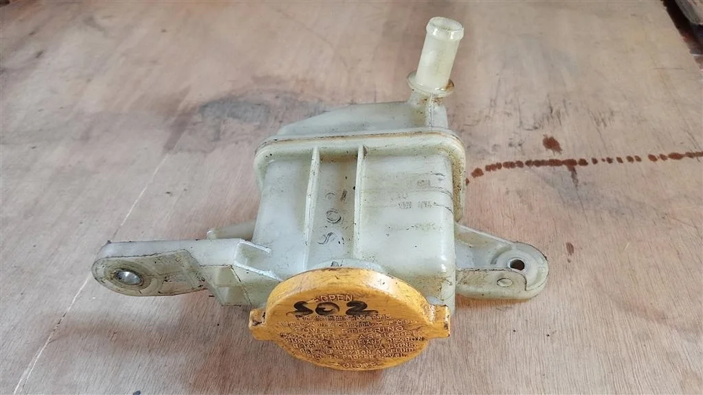 Б.у. бачок гидроусилителя SUBARU LEGACY/ OUTBACK B13 SUBARU LEGACY/ OUTBACK B13