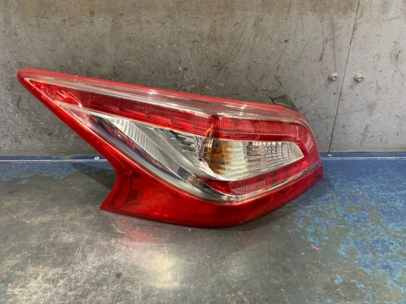 Фонарь Nissan Teana L33