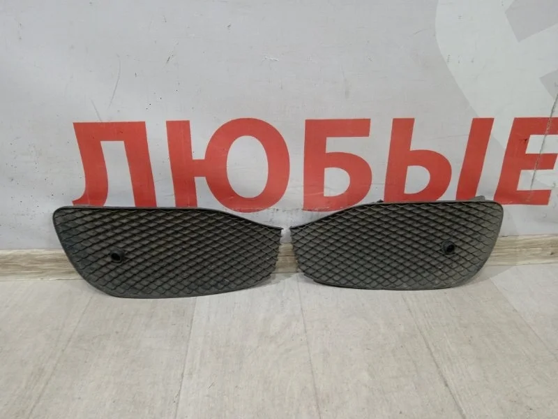 Решетка бампера Mercedes E-Klasse W213 2015-Нв