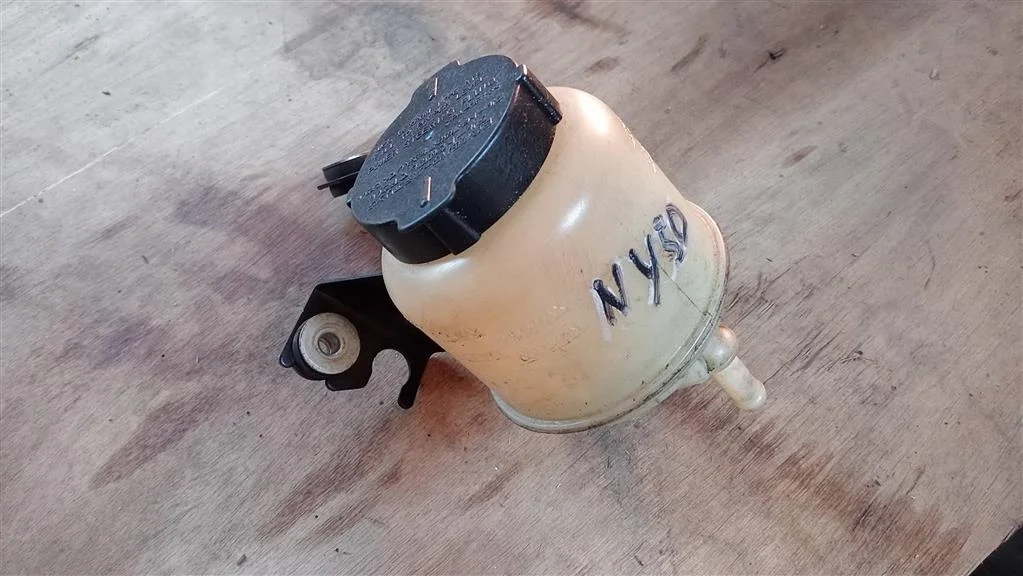 Б.у. бачок гидроусилителя NISSAN FUGA PY50 NISSAN FUGA PY50