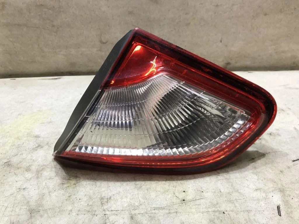 Фонарь задний правый в крышку Nissan Qashqai J10