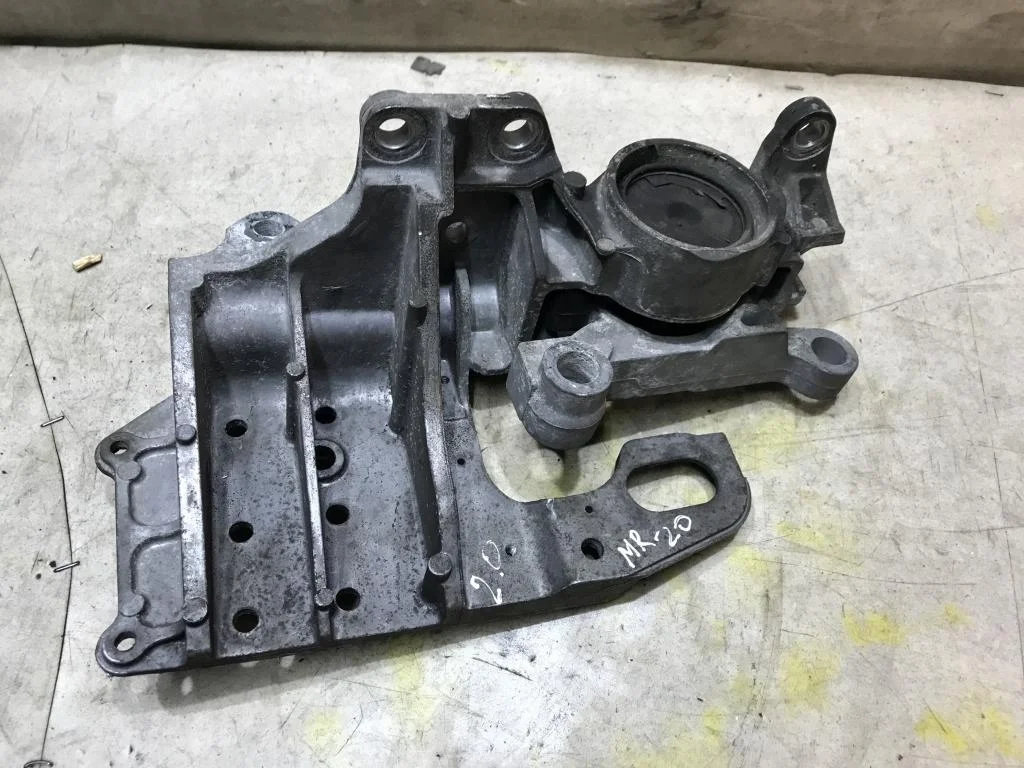 Кронштейн опоры КПП Nissan Qashqai J10