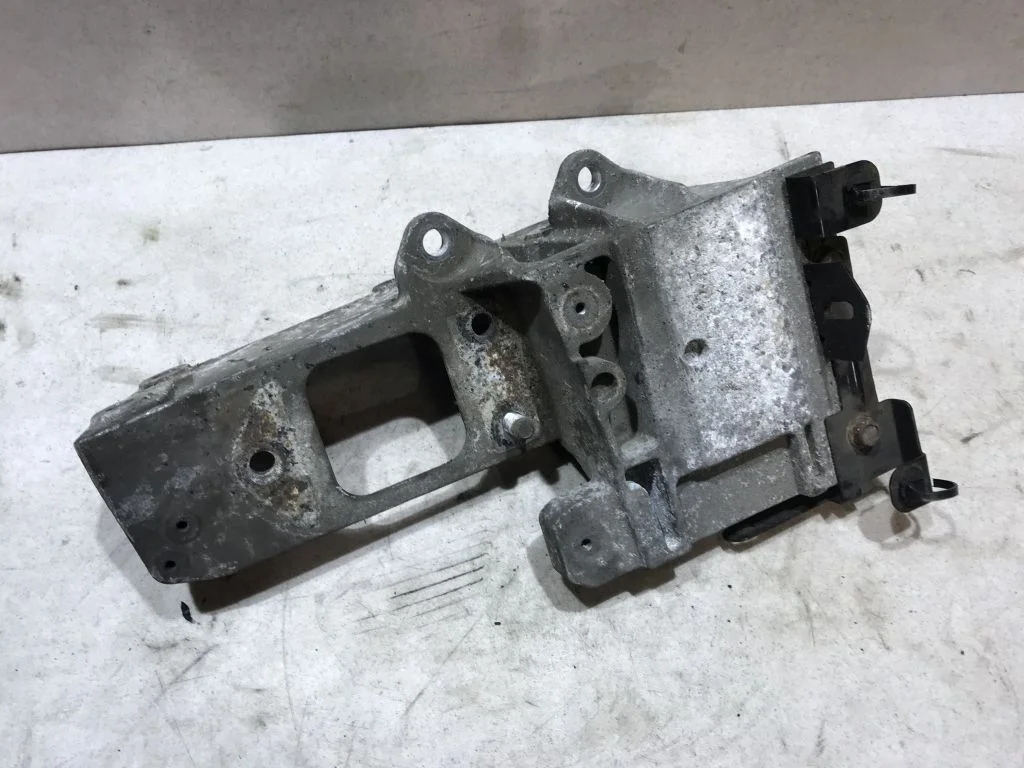 Кронштейн опоры КПП Nissan Qashqai J10