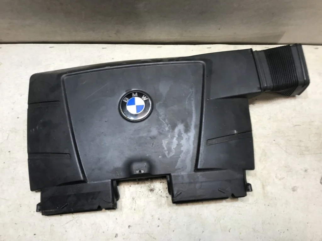 Воздухзаборник двигателя BMW E90