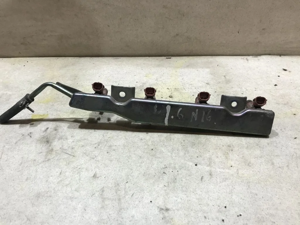 Топливная рейка Nissan Primera P12