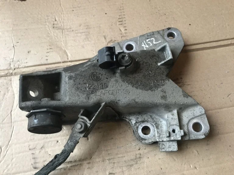 \Кронштейн двигателя левый BMW E90 E87